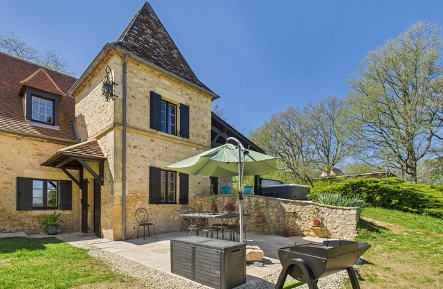 Lovely house with jacuzzi for 8 people