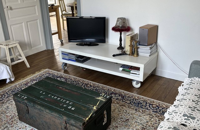 Lovely inner-city apartment. View of the cathedral.