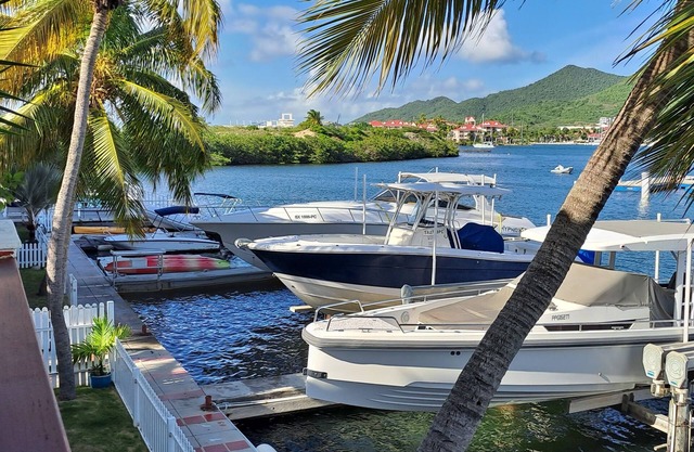 Lovely Lagoon Townhouse SBYC Walk to cafes, restaurants, bars, supermarket,beach