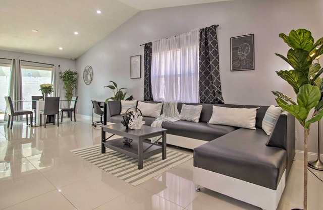 Lovely Lauderhill Retreat < 12 Mi to Beach!