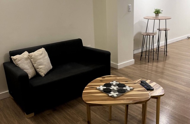 Lovely Modern 1/1 Condo 10mins from Midtown/Beach