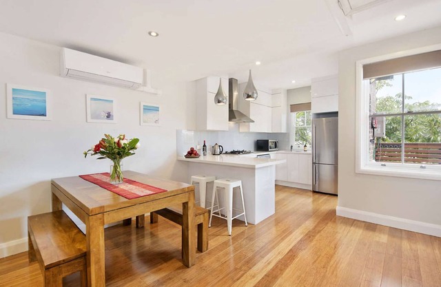 Lovely Modern Coogee Apartment