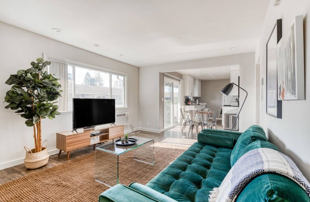 Lovely Mountain View 2BR w/Pool & Patio, nr Caltrain, by Blueground
