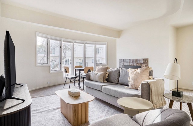Lovely Palo Alto 2BR w/W/D & Pool, walk to Pinterest, by Blueground