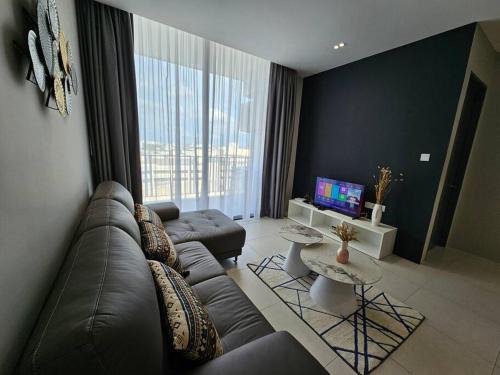 Lovely Podium CityView 3Bedroom with Pool A3
