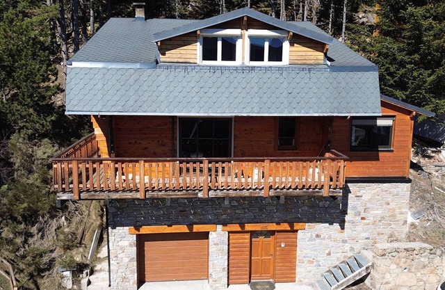 Lovely quiet chalet with wood stove, 4 bedrooms and equipped kitchen