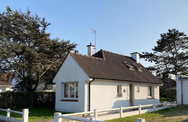 Lovely renovated family villa with south-facing garden close to nature and the sea