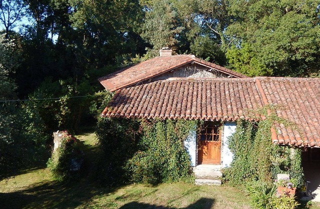 Lovely Riverside Cottage in South Vendee