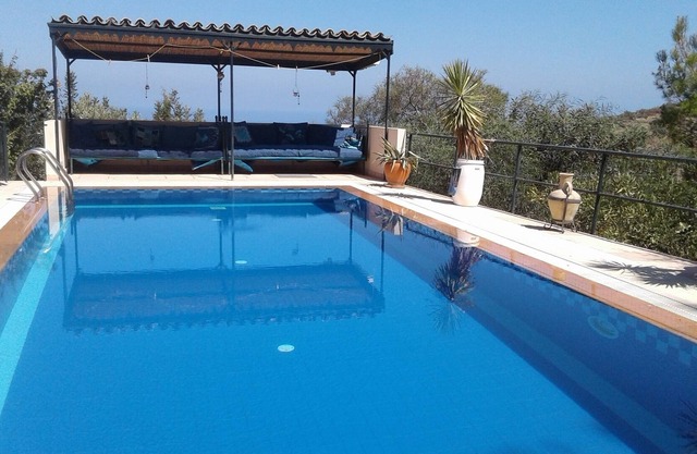 Lovely secluded, spacious villa at top of Ilgaz mountain village. Private pool.
