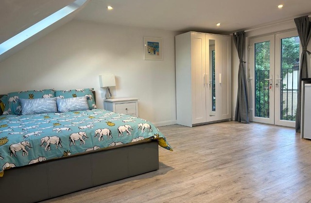 Lovely Self Contained Loft Studio - 33AS4