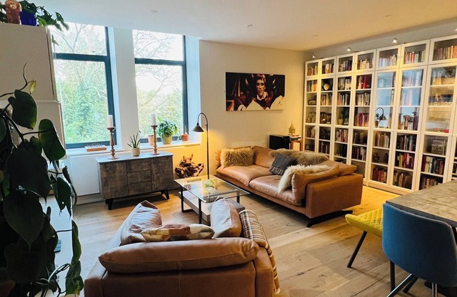 Lovely, Spacious Apartment