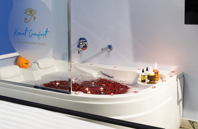 Lovely studio Blue hygienic Jacuzzi Massager 5minto CAirport in Cairo