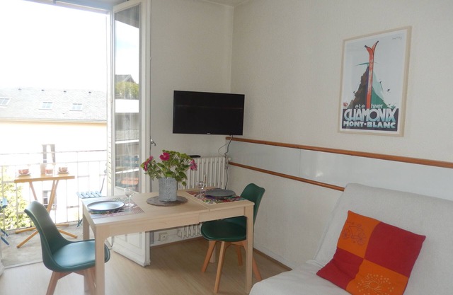 Lovely studio in the center of town 2 balconies