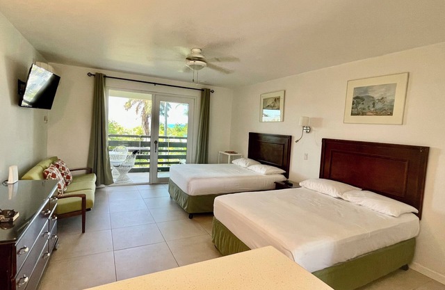 Lovely Studio With Pool On Beach