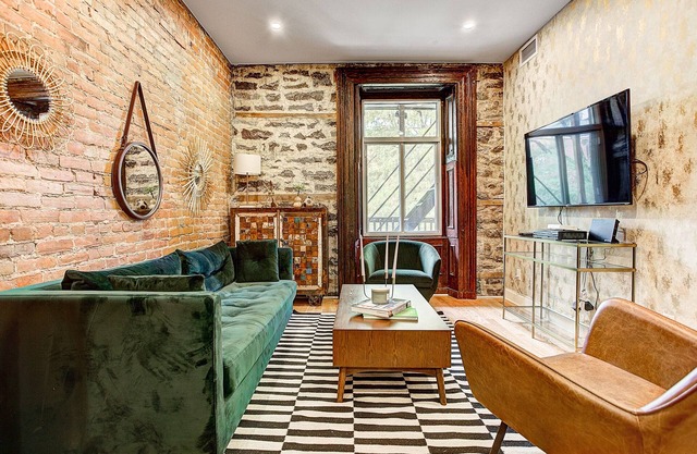 Lovely Stylish 3Bedrooms in heart of downtown MTL