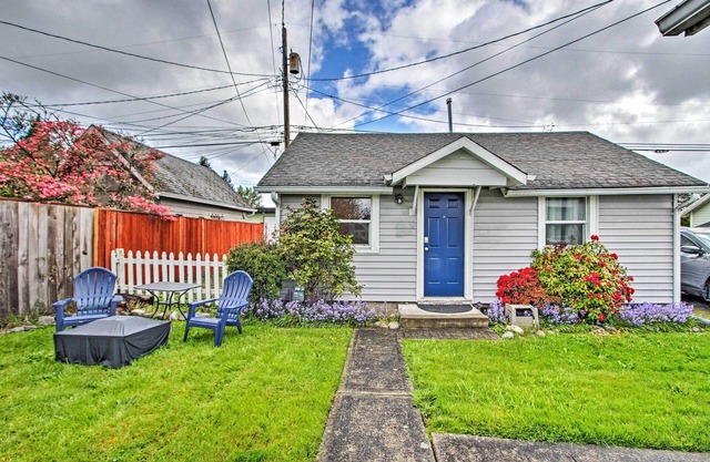 Lovely Tacoma Cottage w/Fire Pit, Near Dtwn!