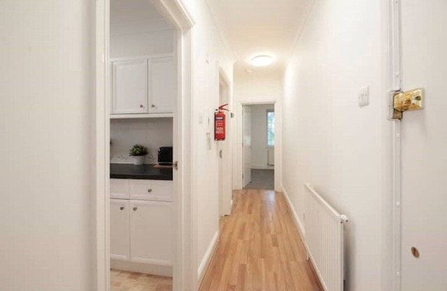 Lovely, Three bed North West London Apartment with parking
