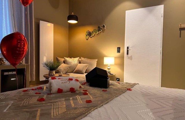 Loving room cocooning avec jacuzzi « la terre »