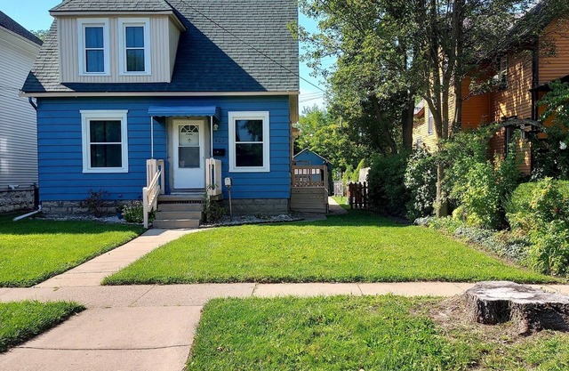 Lower 2 BR Aunt Rose's Place Monroe MI This property has many favorable reviews!