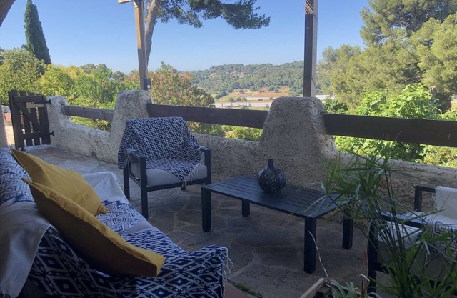 Lower villa and quiet terrace with view 35m2
