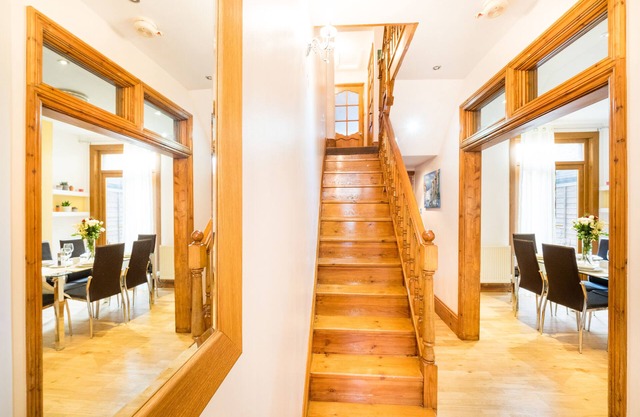 LT The Gate House 3 Bed-House-Bathroom-Garden