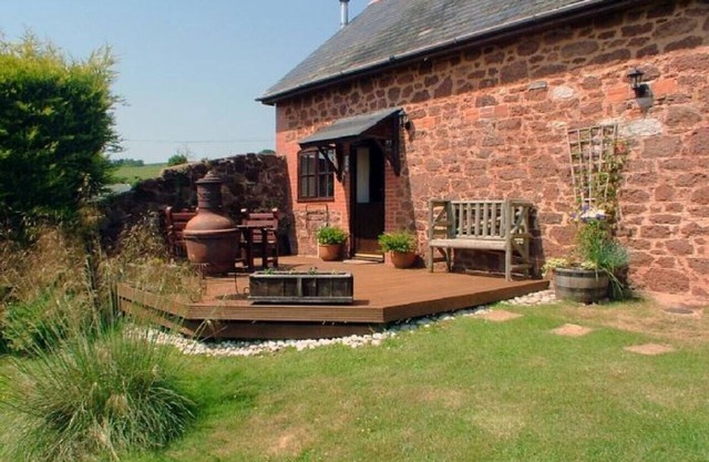 Luccombe Barn - Two Bedroom House, Sleeps 5