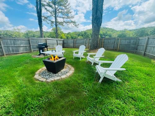 Lucky Lodge ViP Cabin Pet Friendly Close to Lake Guntersville