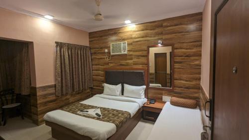 Lucky Service Apartments - Near BKC