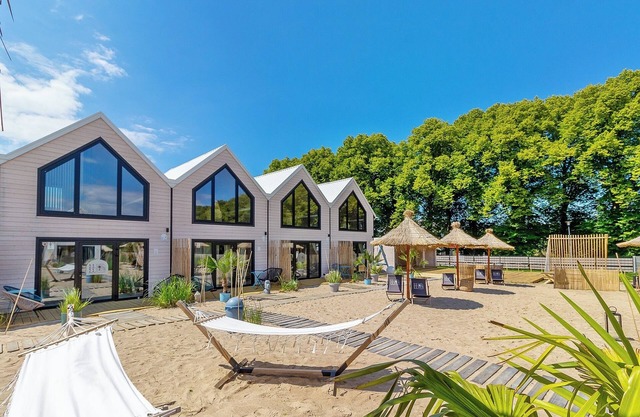 Lulu Holiday Resort -Domki z podgrzewanym basenem. Mielno ul. Klonowa 2A