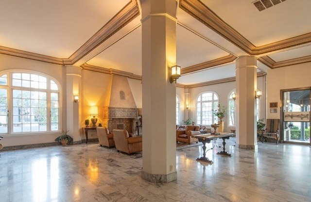 Luminous One-Bedroom Condo in Long Beach