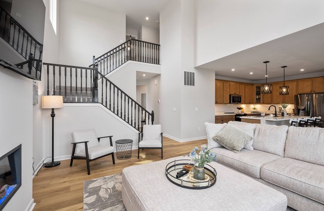 Lunar Haven – Gorgeous 5 BDR Just 25 Min from Ark Encounter!
