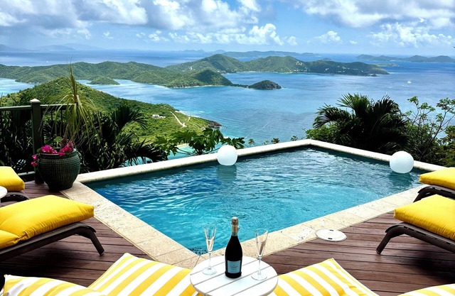 Lunazul Villa, 2BR/2.5BA, Sweeping Ocean views, Solar/Starlink, Heated Pool
