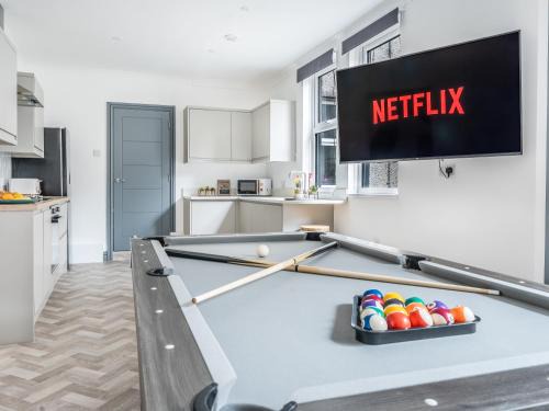 Lush apartments, Pool Table, Netflix, Parking, Long Term Discounts