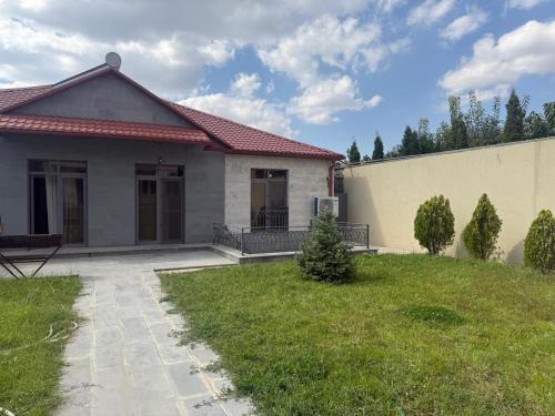 Lusy House