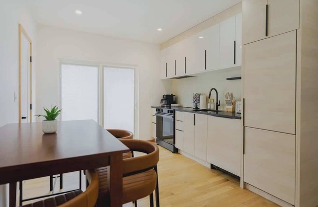Lux 3BD Minutes Walk to Airport