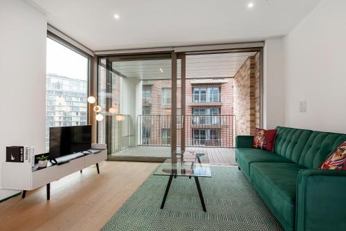 Lux and Large 2 bed Battersea Power Station