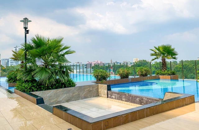 Lux apartment next to airport 1BR. Cozy, Studio; free Pool, Gym, BBQ
