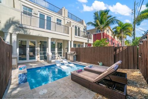 Lux Home with Rooftop & Elevator 2mi to Beach