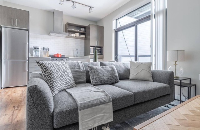 Lux Mount Vernon 1BR w/Gym, Rooftop, W/D, walk to Metro, by Blueground