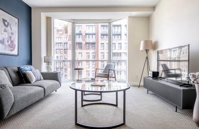 Lux Penn Quarter 1BR w/Gym, Pool, Doorman, nr. Metro, by Blueground