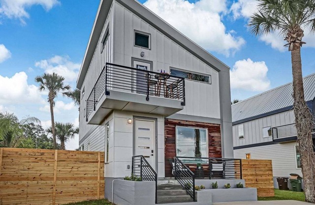 LUX Riberia – 311 | 12-min walk to Historic DTN