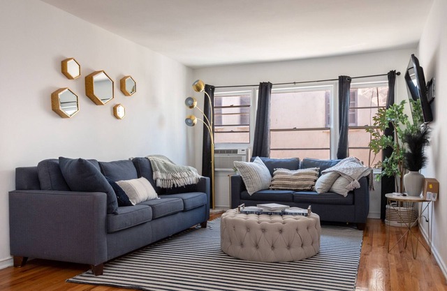 Luxe 1-bedroom Apartment with Hot Tub