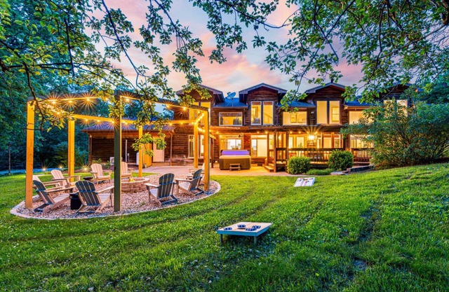 Luxe Bourbon Trl~Game Rm~Golf Sim~Hot Tub~Fire Pit