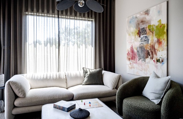 Luxe Inner South Home – Designer Comfort & Outdoor Living Near Cafés + Sights