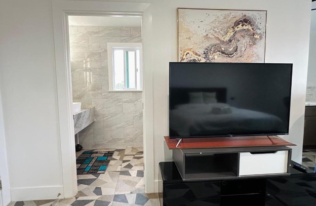 Luxe Stay Room with Private Bathroom 55