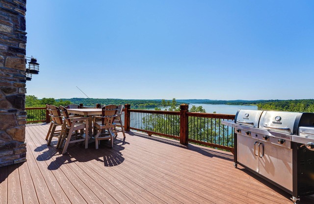 Luxe Table Rock Lake Vacation Rental with Hot Tub!