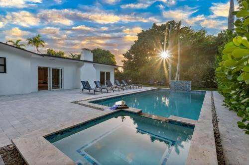 LUXE Villa Heated Pool Fire Pit GAMES