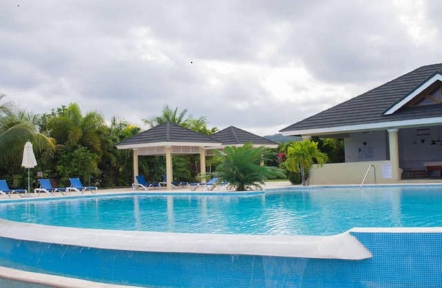Luxor Villa. Great location near major attractions in Ocho Rios!