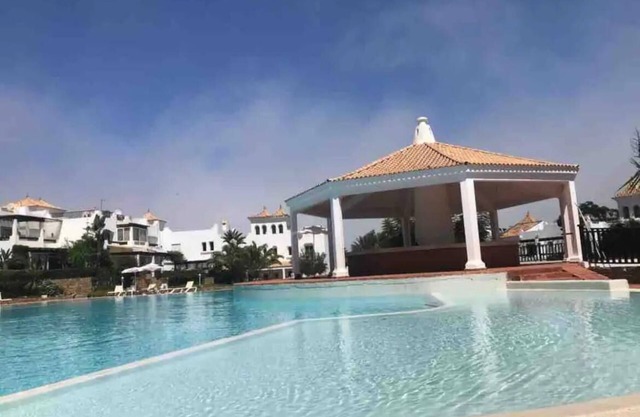 Luxueuse Villa, 4 Chambres Face à la mer en Résidence Fermée, Sécurisée