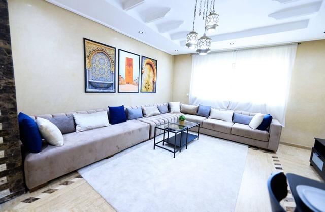 Luxueux & traditionnel 2chambres/1min gare Agdal